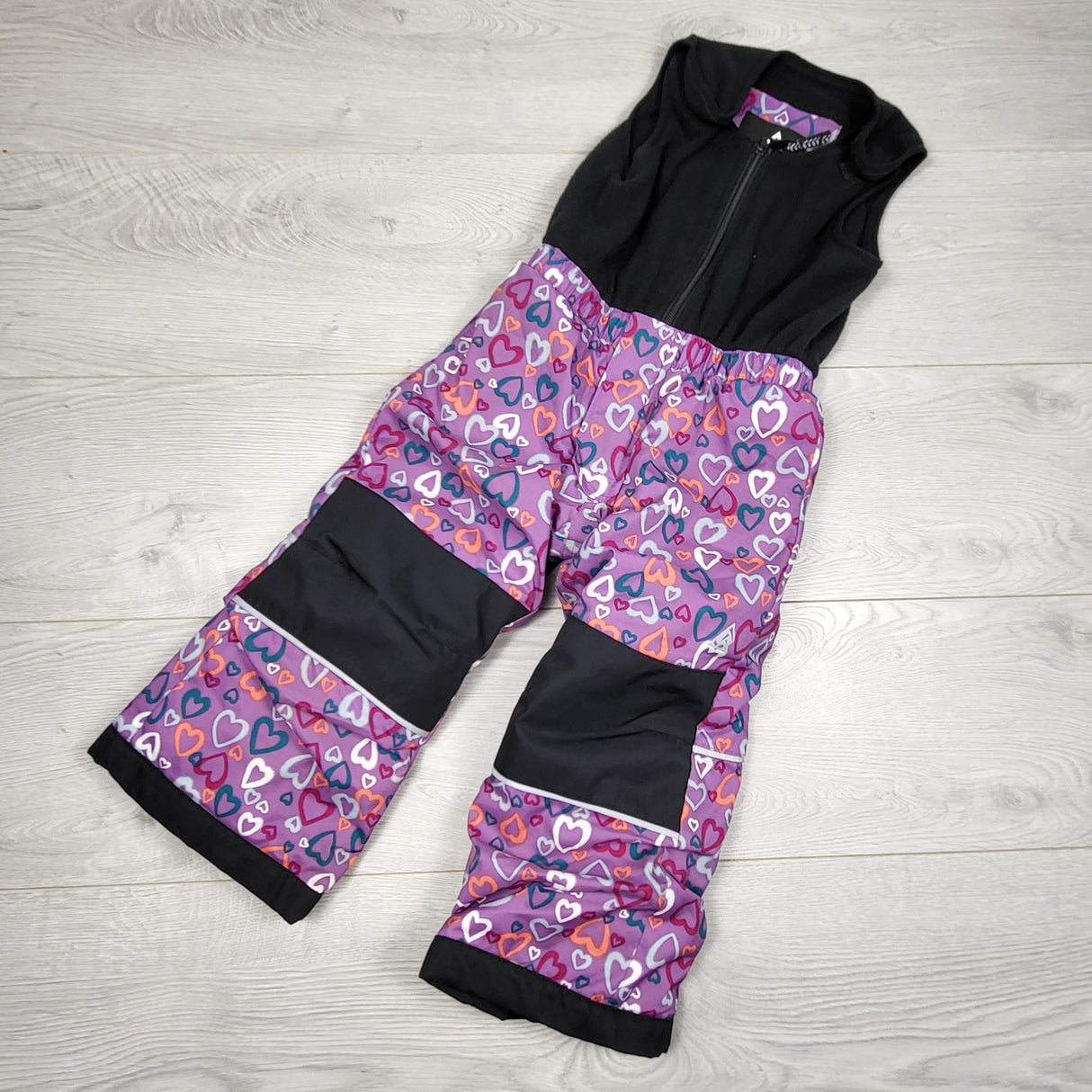 LKAN2 - Ripzone snow pants with hearts. Size 3T