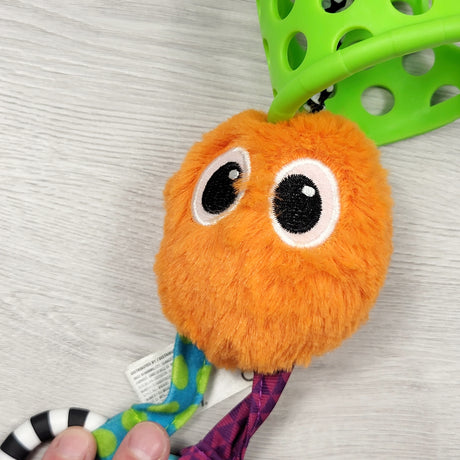 LKAN2 - Sassy Peek & Pull Giggle Guy toy