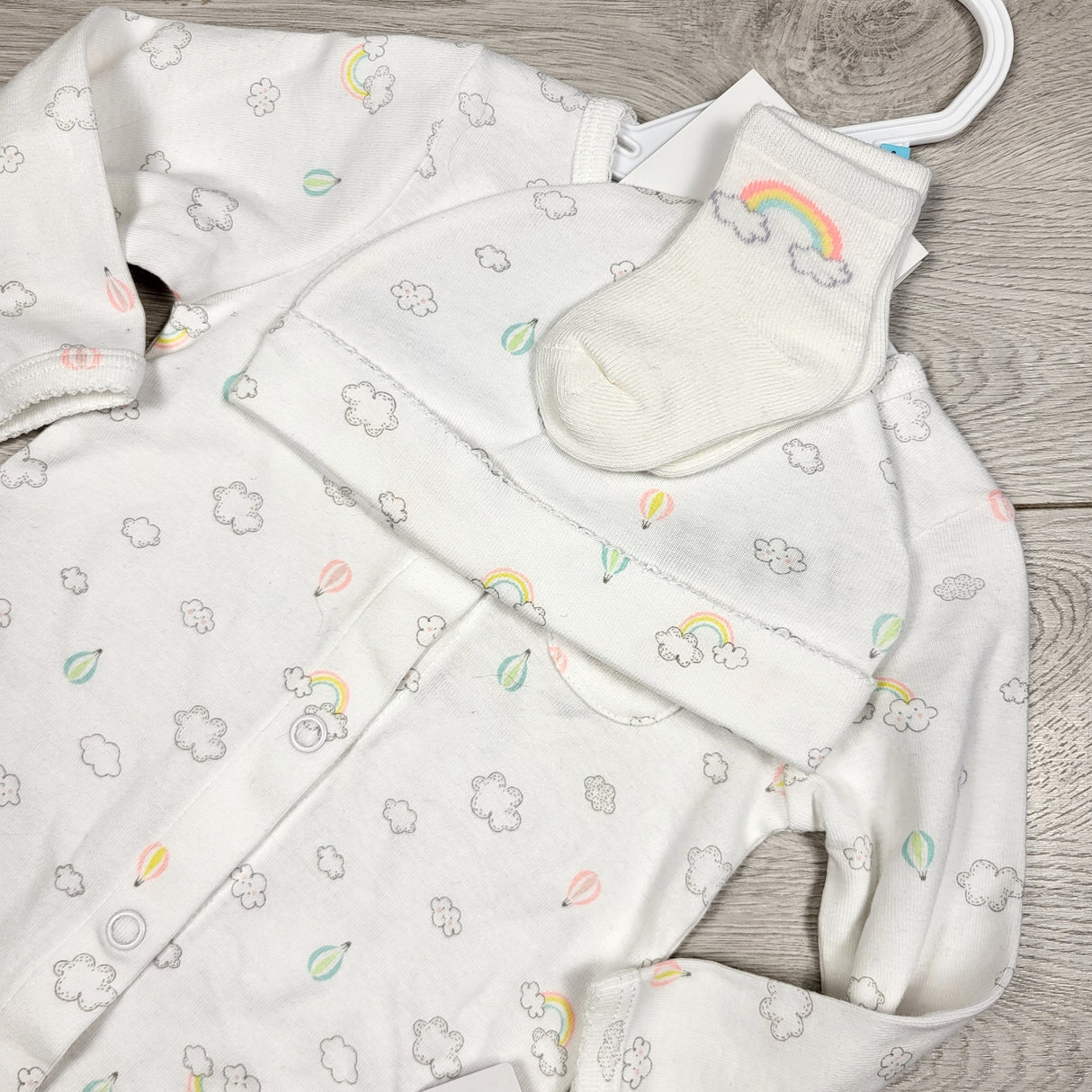 KAMG1 - NEW - Carters white 3pc convertible sleep set with rainbows. Size 6 months