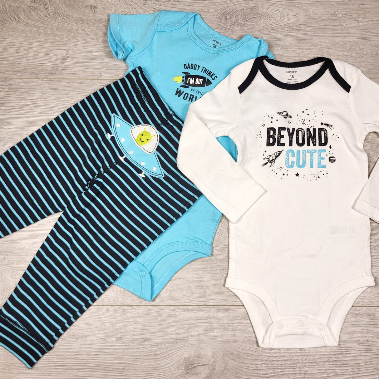 KAMG1 - NEW - Carters 3pc set with aliens. Size 18 months