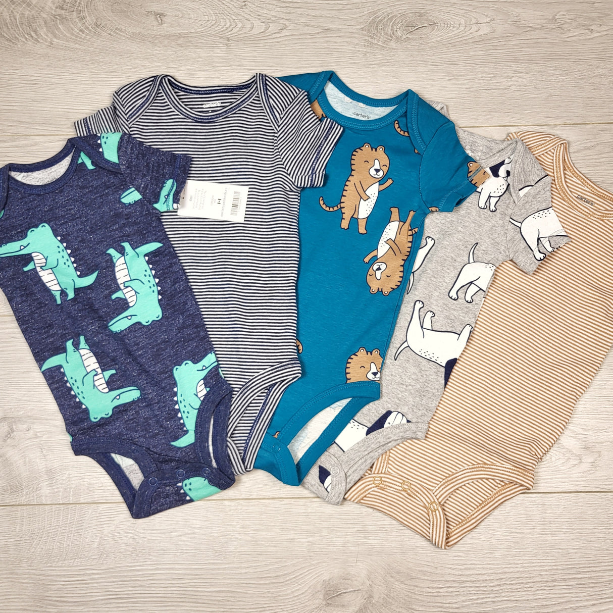 KAMG1 - NEW - Carters 5pc bodysuit set with animals. Size 6 months