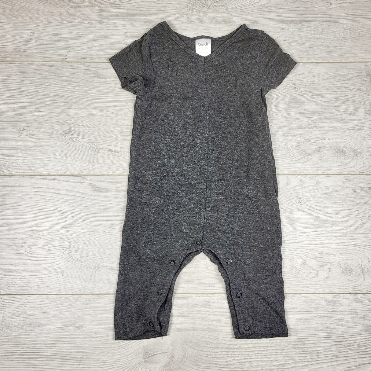 DMKY1 - Smash and Tess grey bamboo romper. Size 3-6 months 🍁
