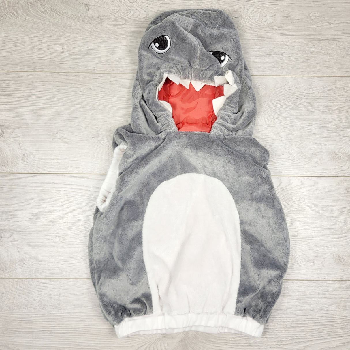 LKAN3 - Shark costume. Would fit up to about 2T