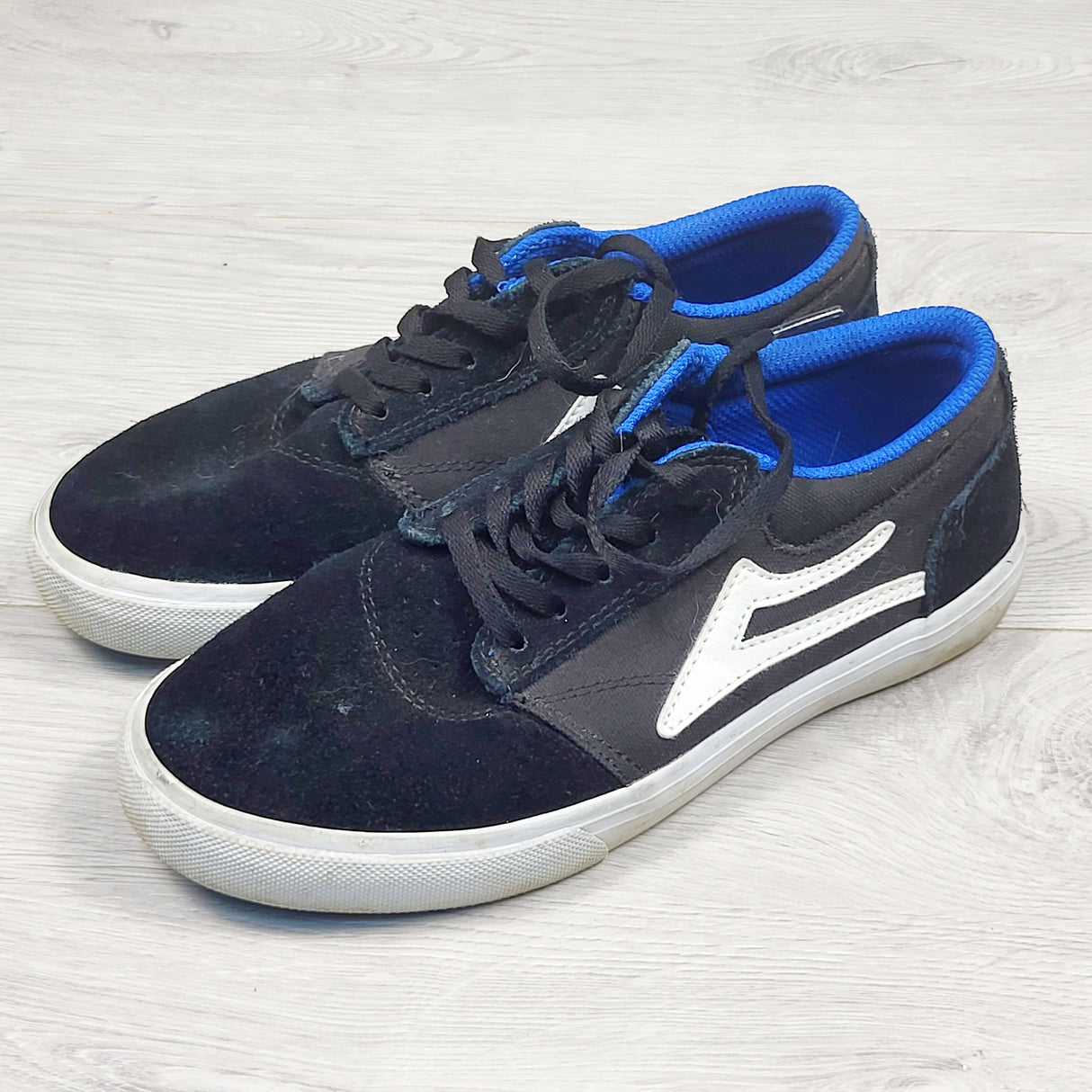 TGSS2 - Lakai black suede skate shoes. Youth size 3