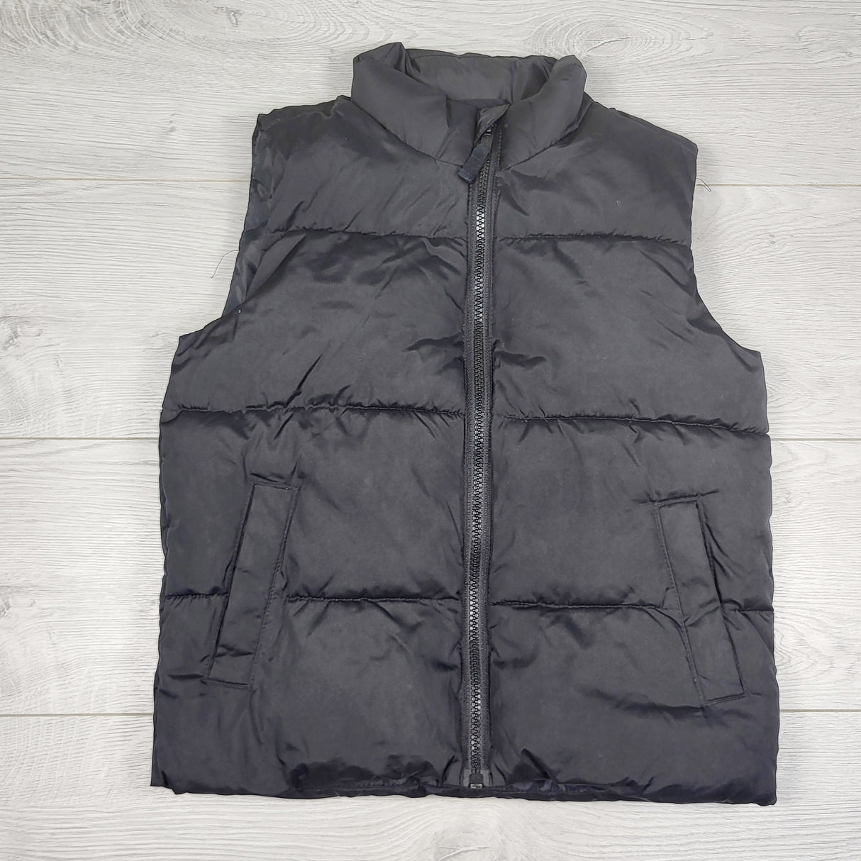 TGSS3 - Old Navy black puffer vest. Size 6/7