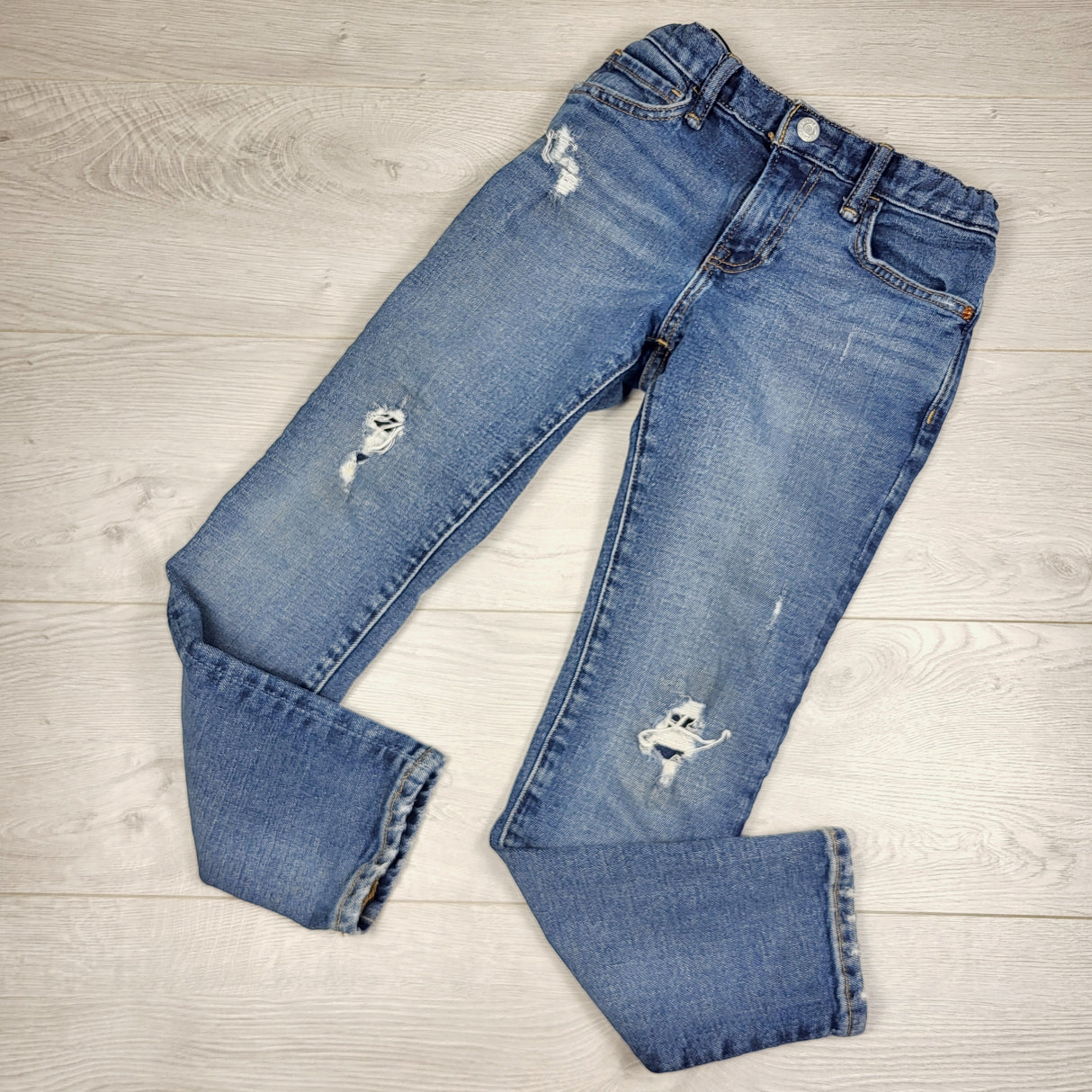 MBW1 - Gap distressed slim straight jeans. Size 8