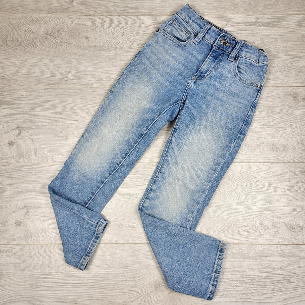 MBW1 - Old Navy distressed slim fit jeans. Size 6
