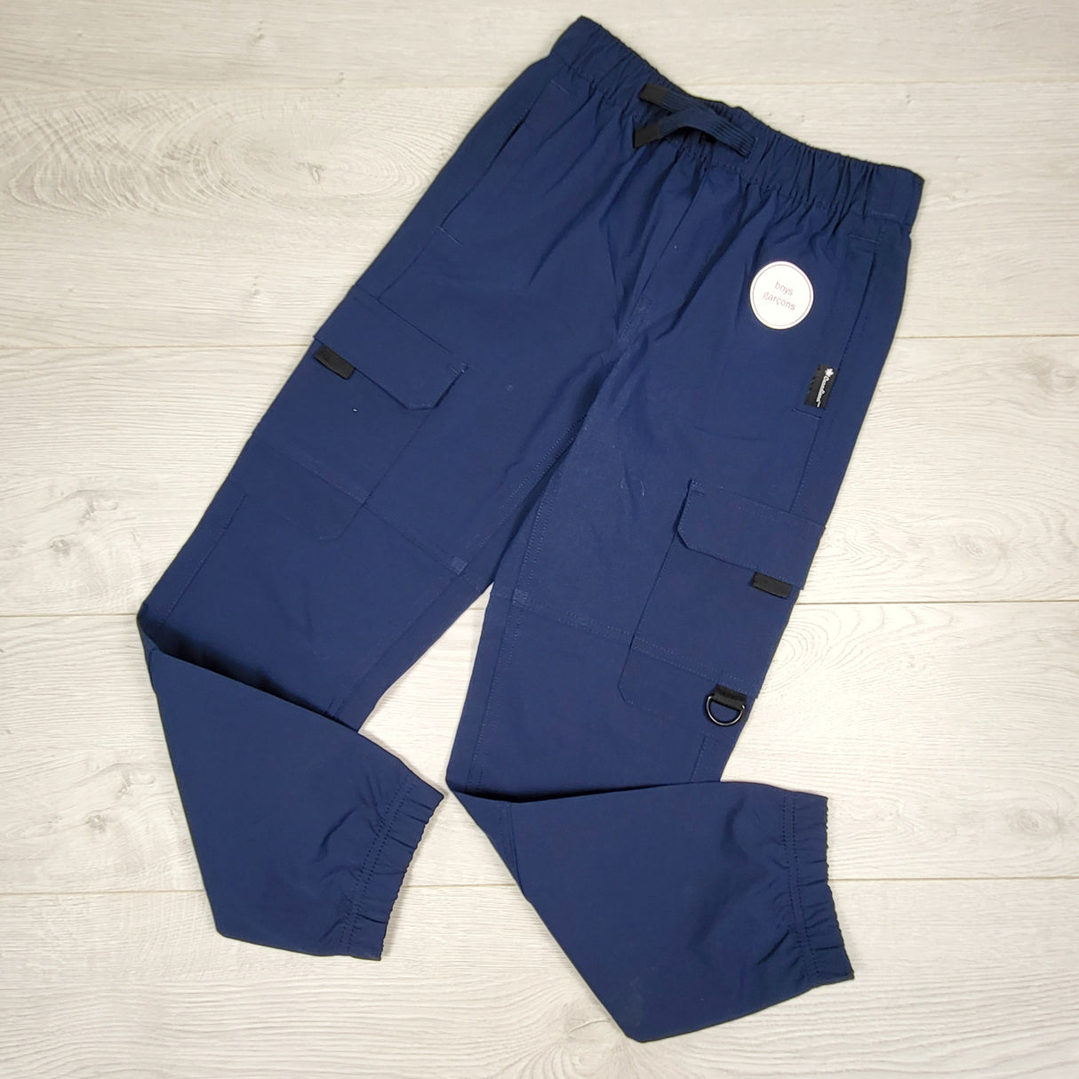 DMKY2 - NEW - Canadiana navy mesh lined lightweight hiking style cargo pants. Size 7/8