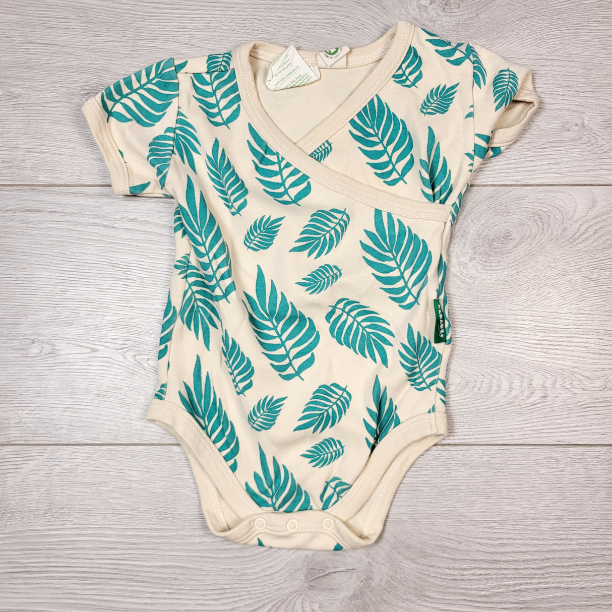 DMKY2 - Parade leaf printed wrap style bodysuit. Size 3-6 months 🍁