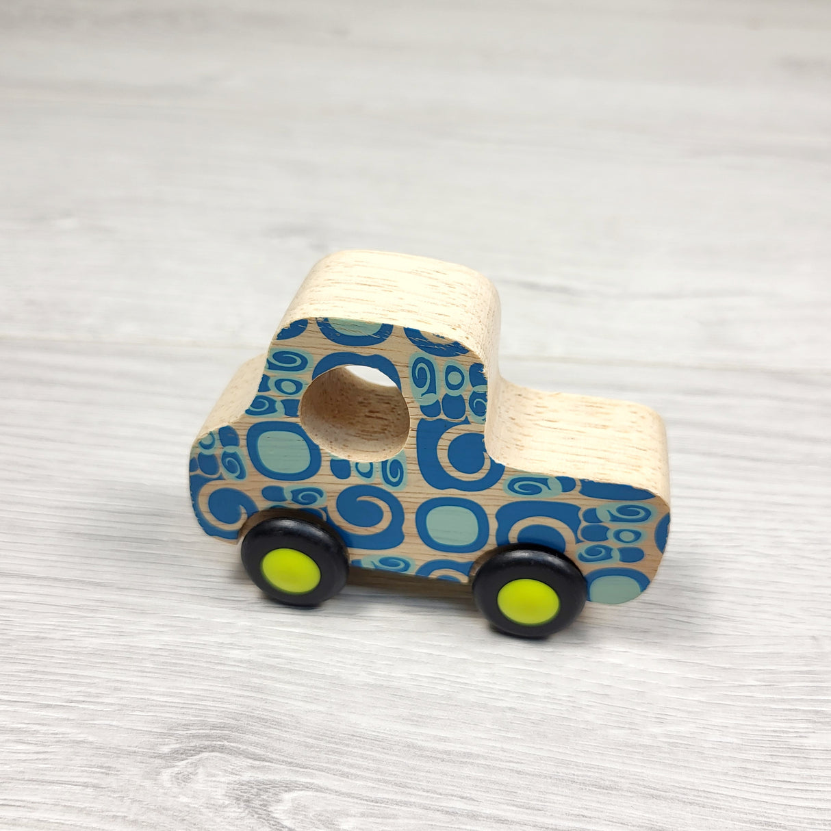 LKAN4 - Small wooden car