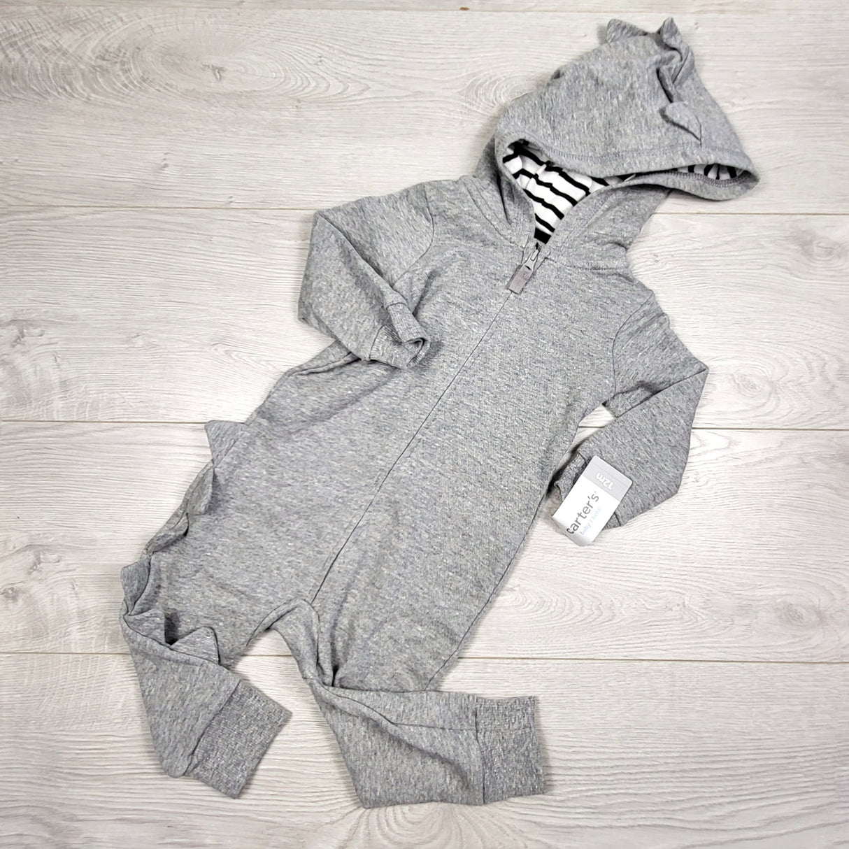 KAMG2 - NEW - Carters grey hooded romper with scales. Size 12 months
