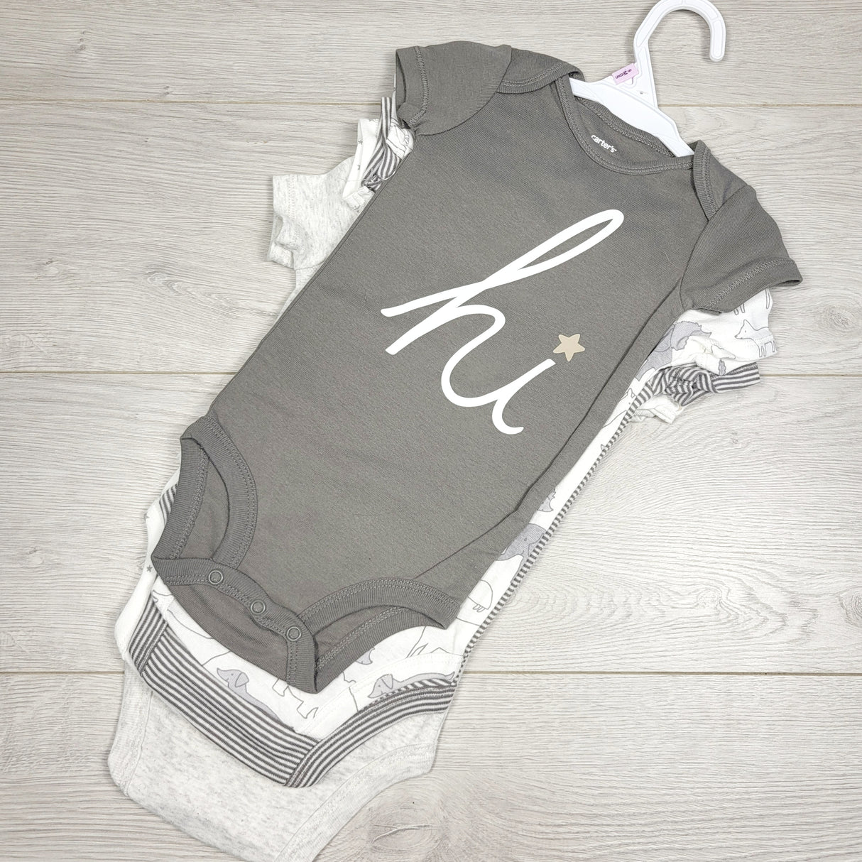 KAMG3 - NEW - Carters grey and white gender neutral "Hi" 4pc bodysuit set. Size 9 months