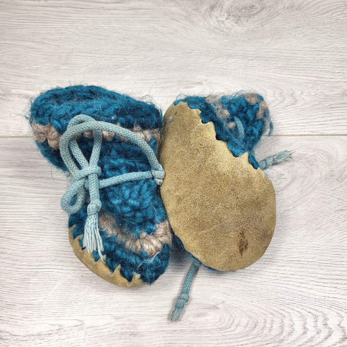 KAMG3 - Padraig slippers. Approx 0-6 months