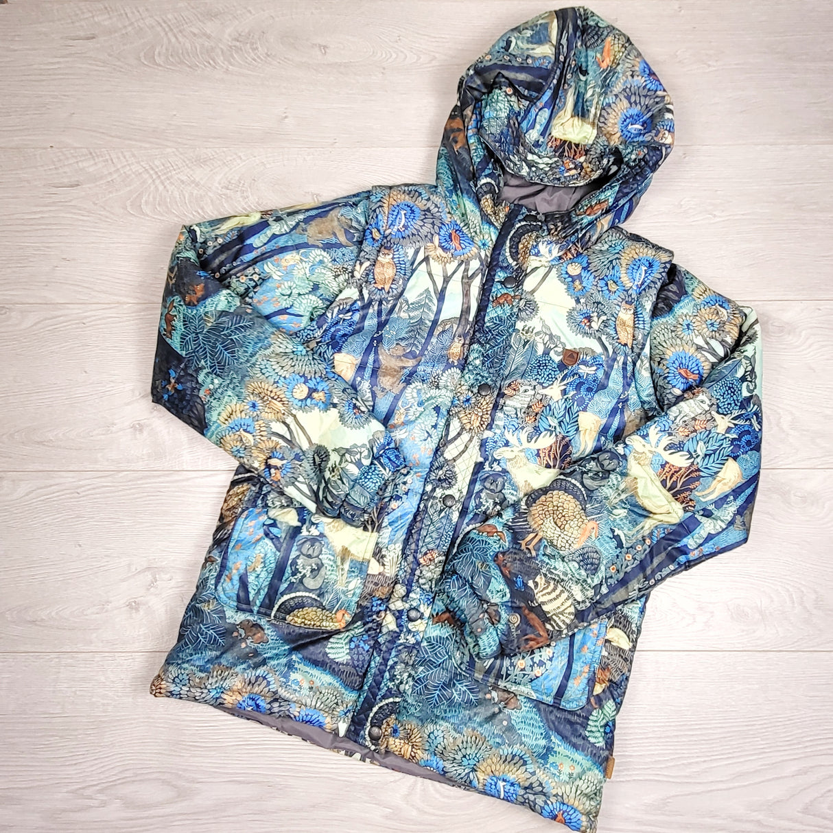 DMKY4 - Burton animal / forest patterned Dry Ride snow jacket. Size large