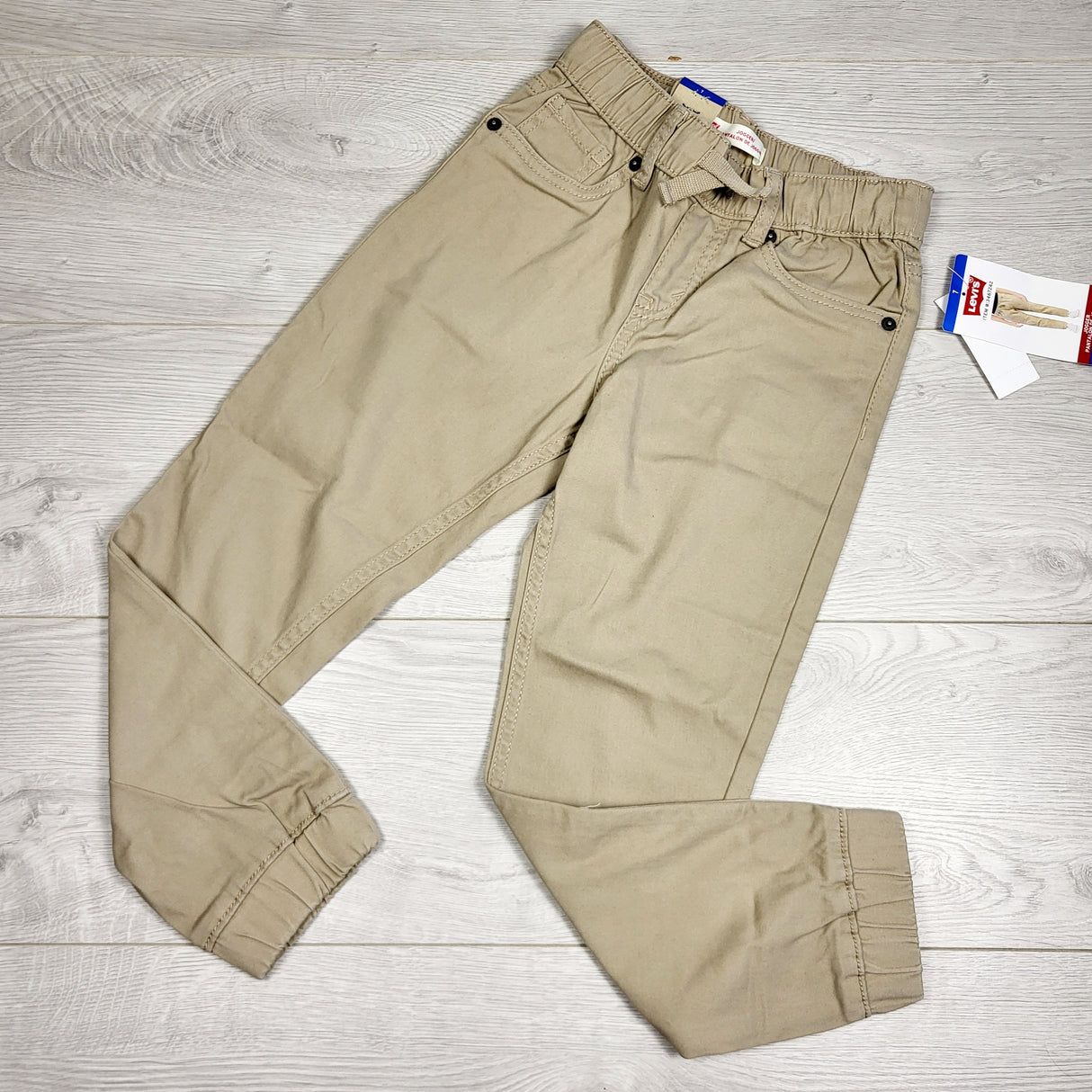KHW1 - NEW - Levi's tan drawstring joggers. Size 7
