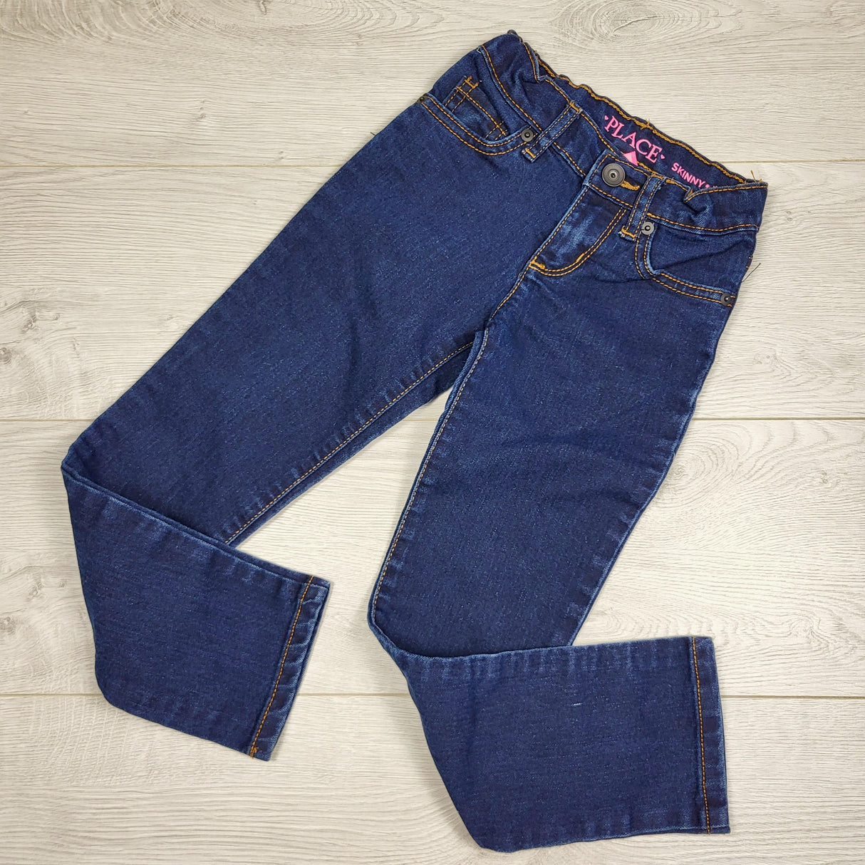 KIJA1  - Old Navy skinny jeans. Size 6