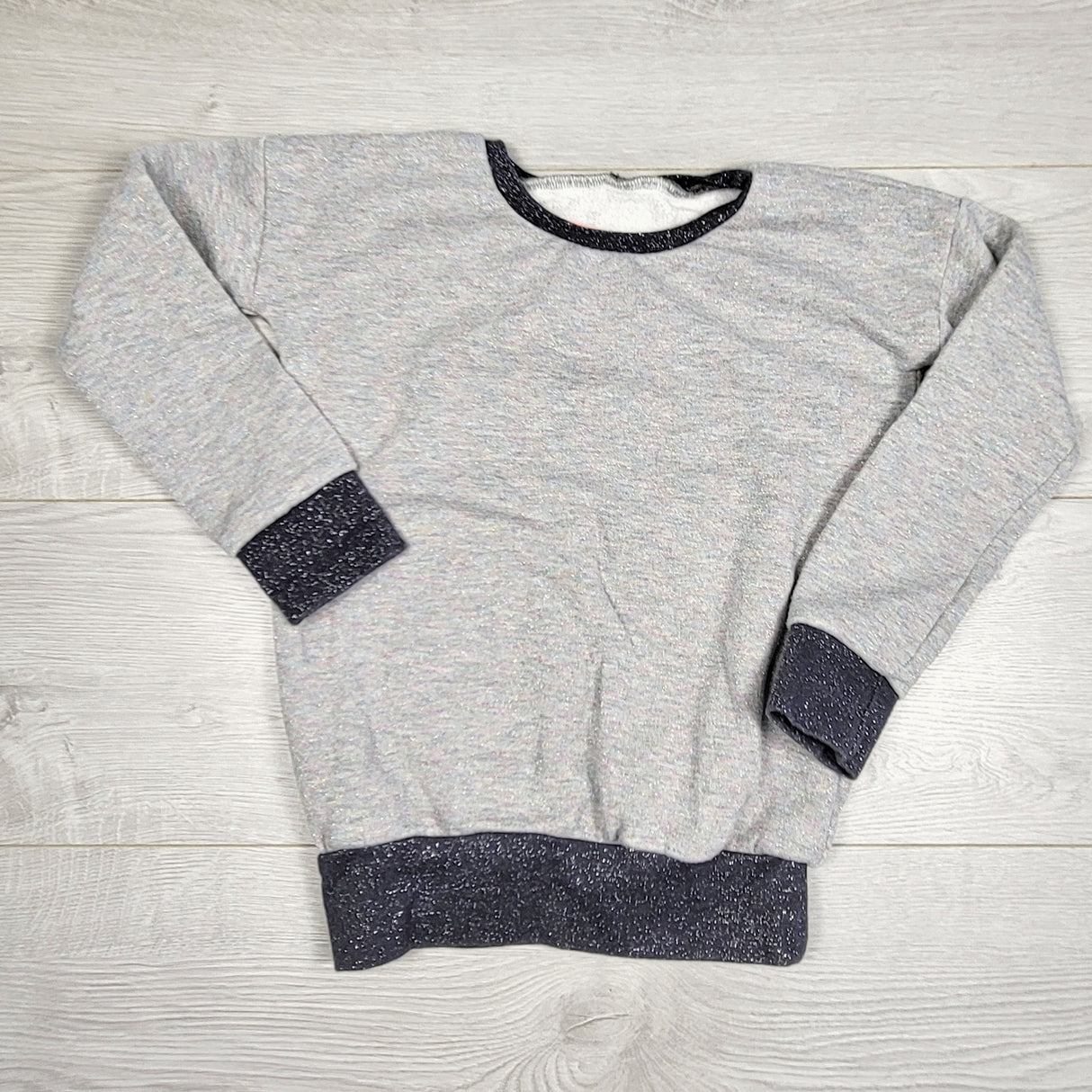 KIJA1 - Grey handmade sweatshirt with sparkles. Size 4T