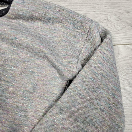 KIJA1 - Grey handmade sweatshirt with sparkles. Size 4T