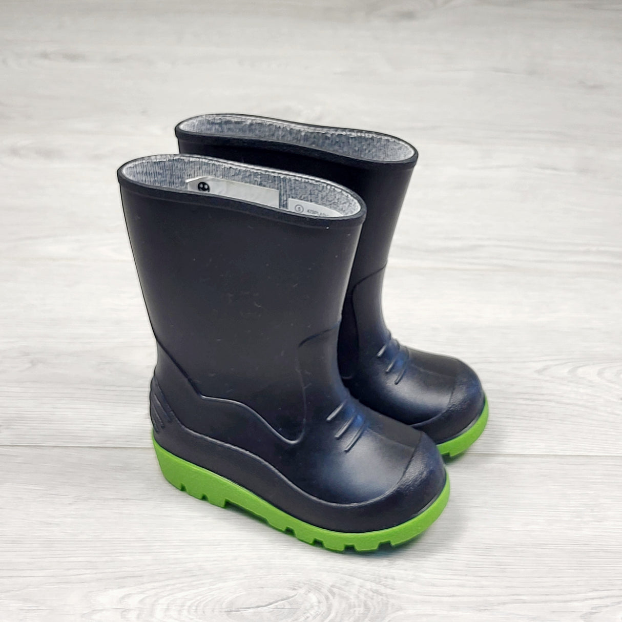 KDEL2 - Black and green rain boots. Size 6