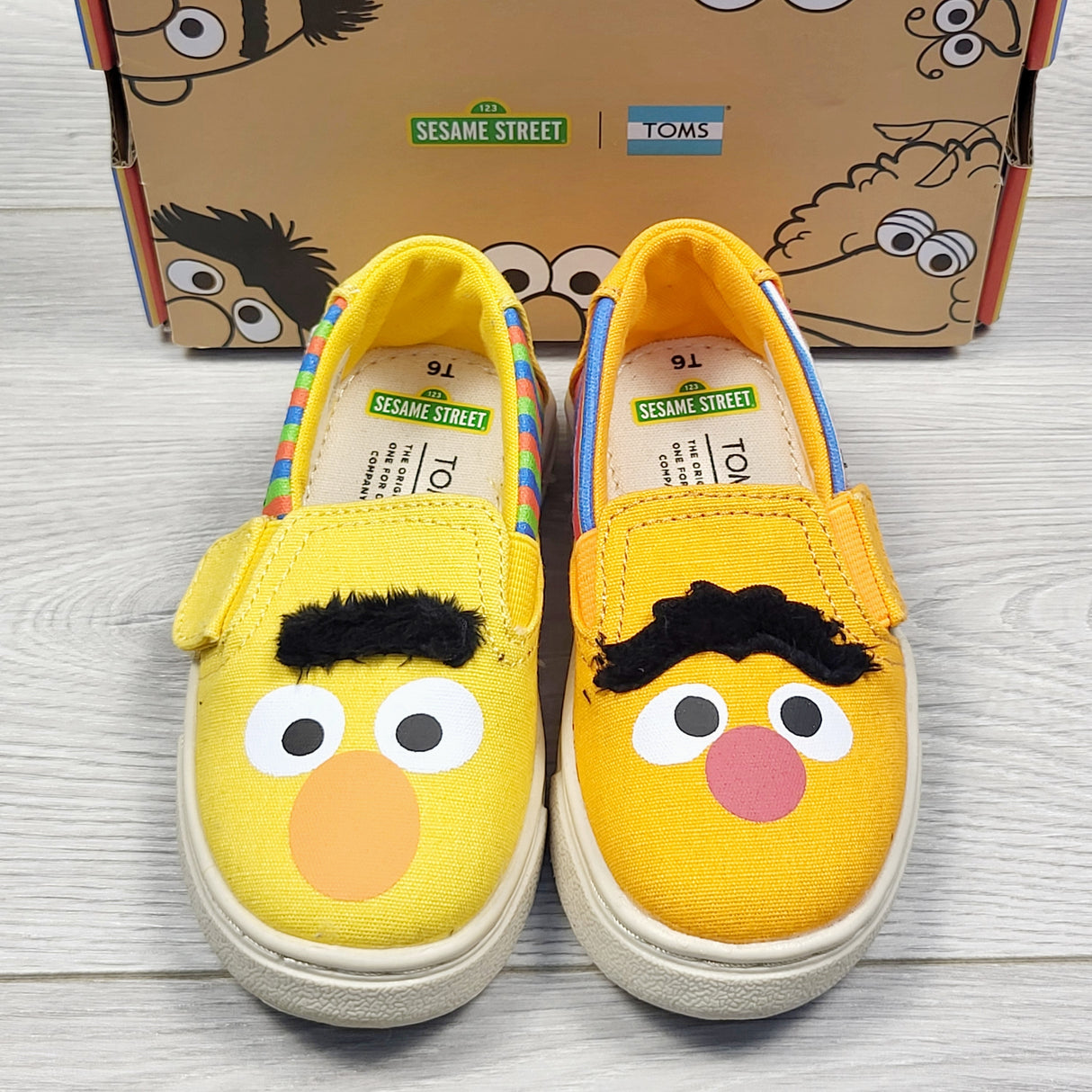 KDEL2 - NEW - Sesame Street x Toms Bert and Ernie shoes. Size 6