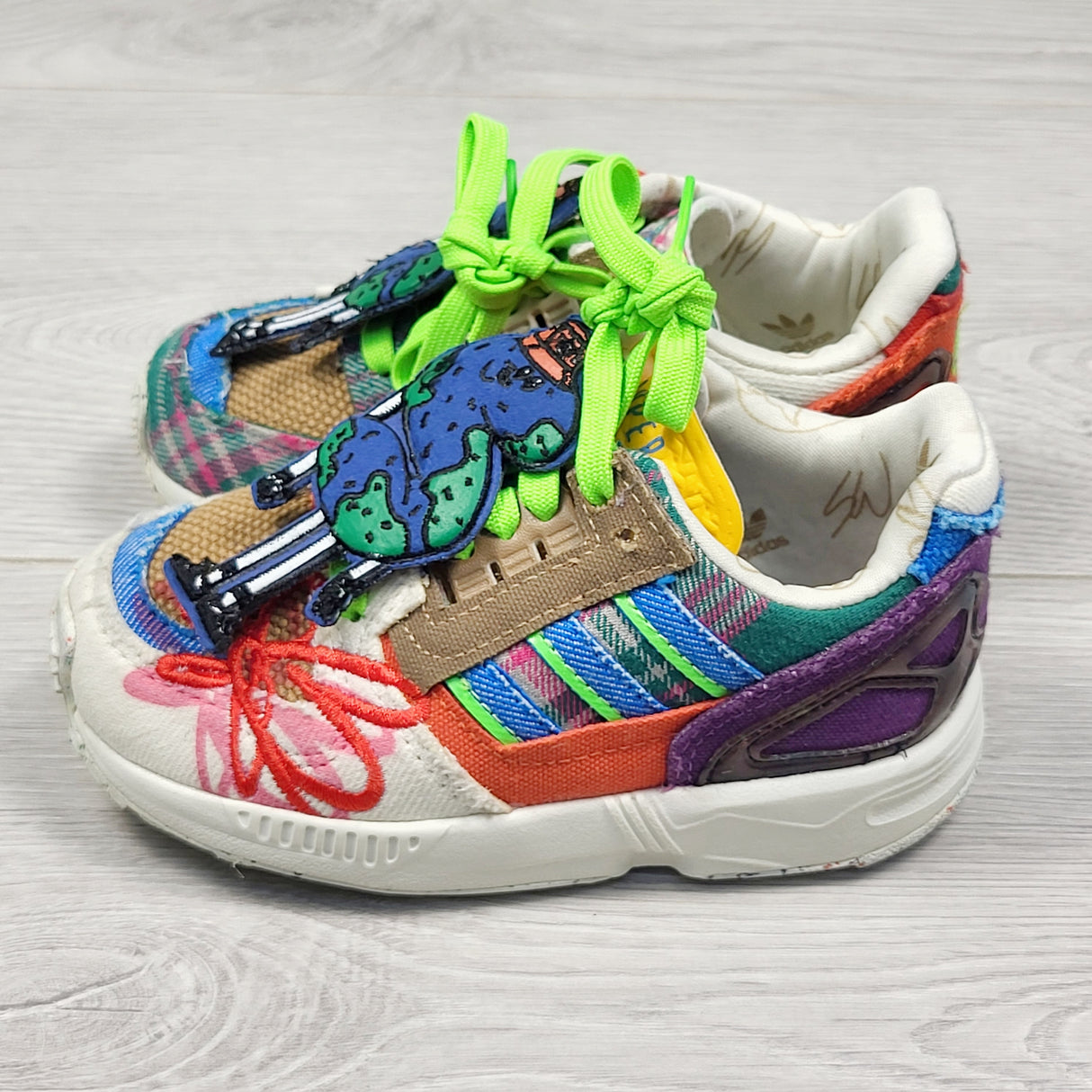 KDEL2 - Adidas x Sean Wotherspoon ZX 8000 Superearth running shoes. Size 7. Retail for $120 new