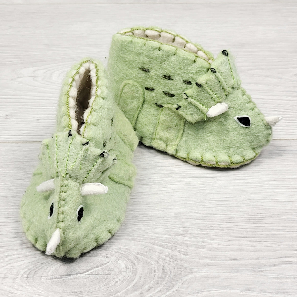 KDEL2 - Handmade felted dinosaur slippers. Size like 0-6 months