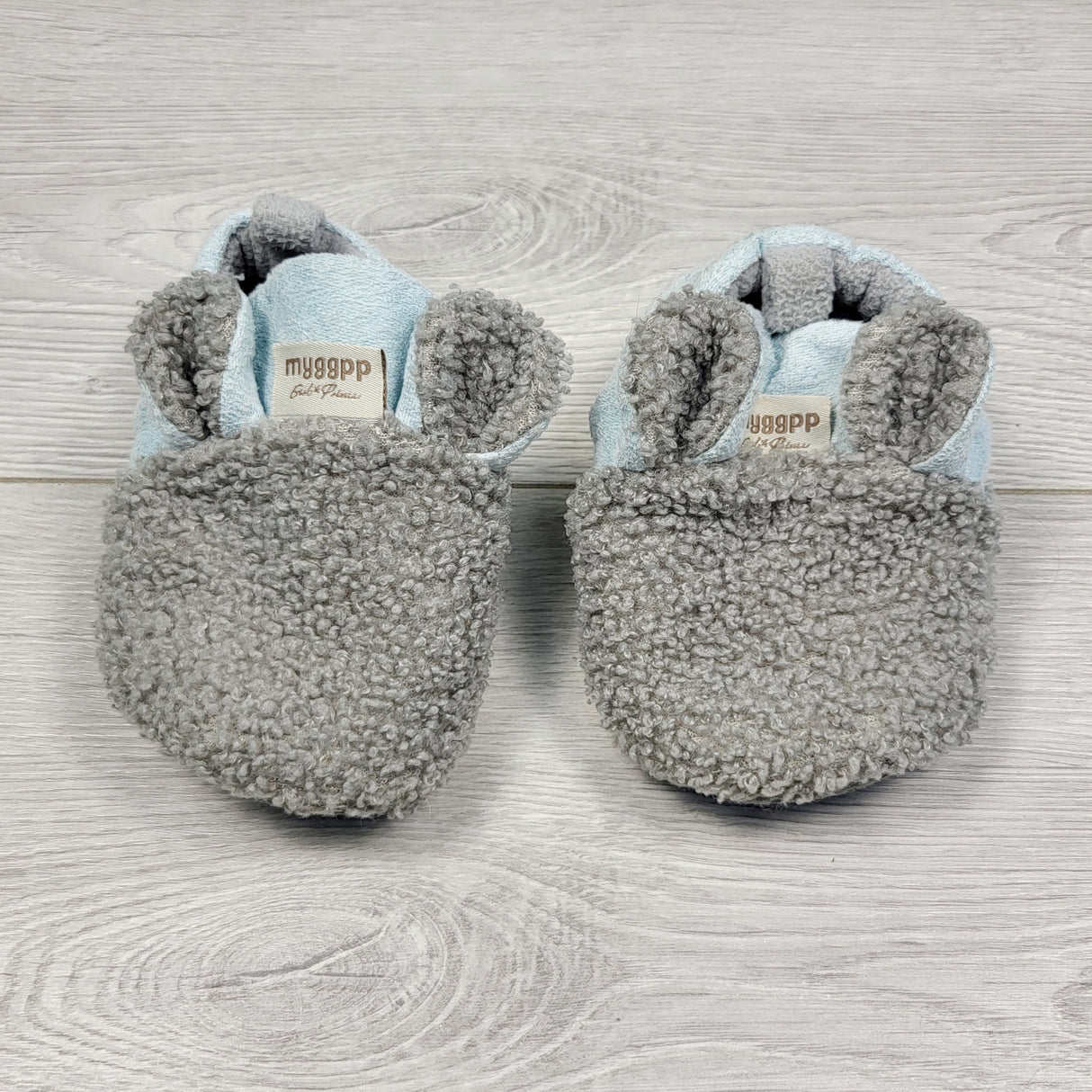 KDEL2 - Myggpp sherpa slippers with ears. Approx 6-12 months