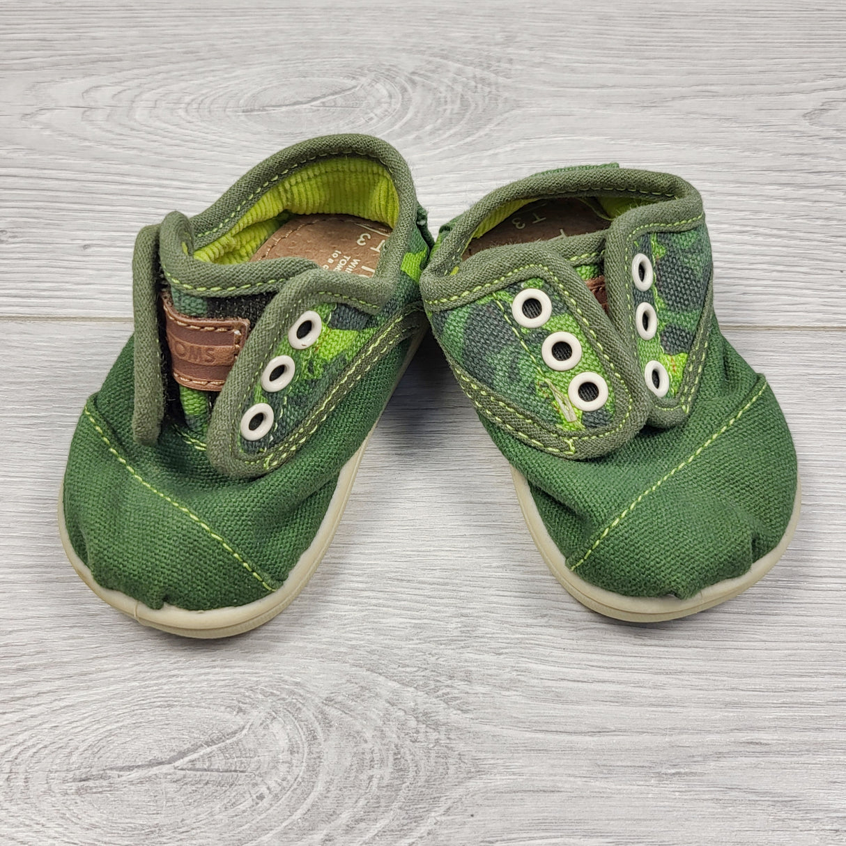 KDEL2 - Toms camouflage canvas shoes. Size 3 (infant)