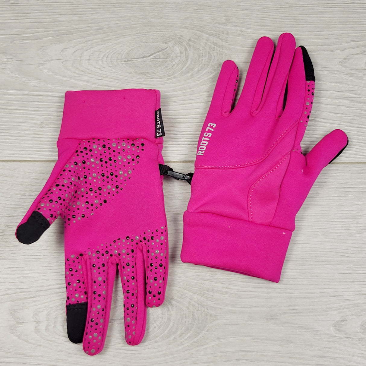 KHW22 - Roots pink neoprene gloves. Size small (youth)