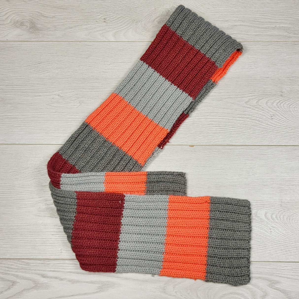 KHW22 - Gymboree striped scarf