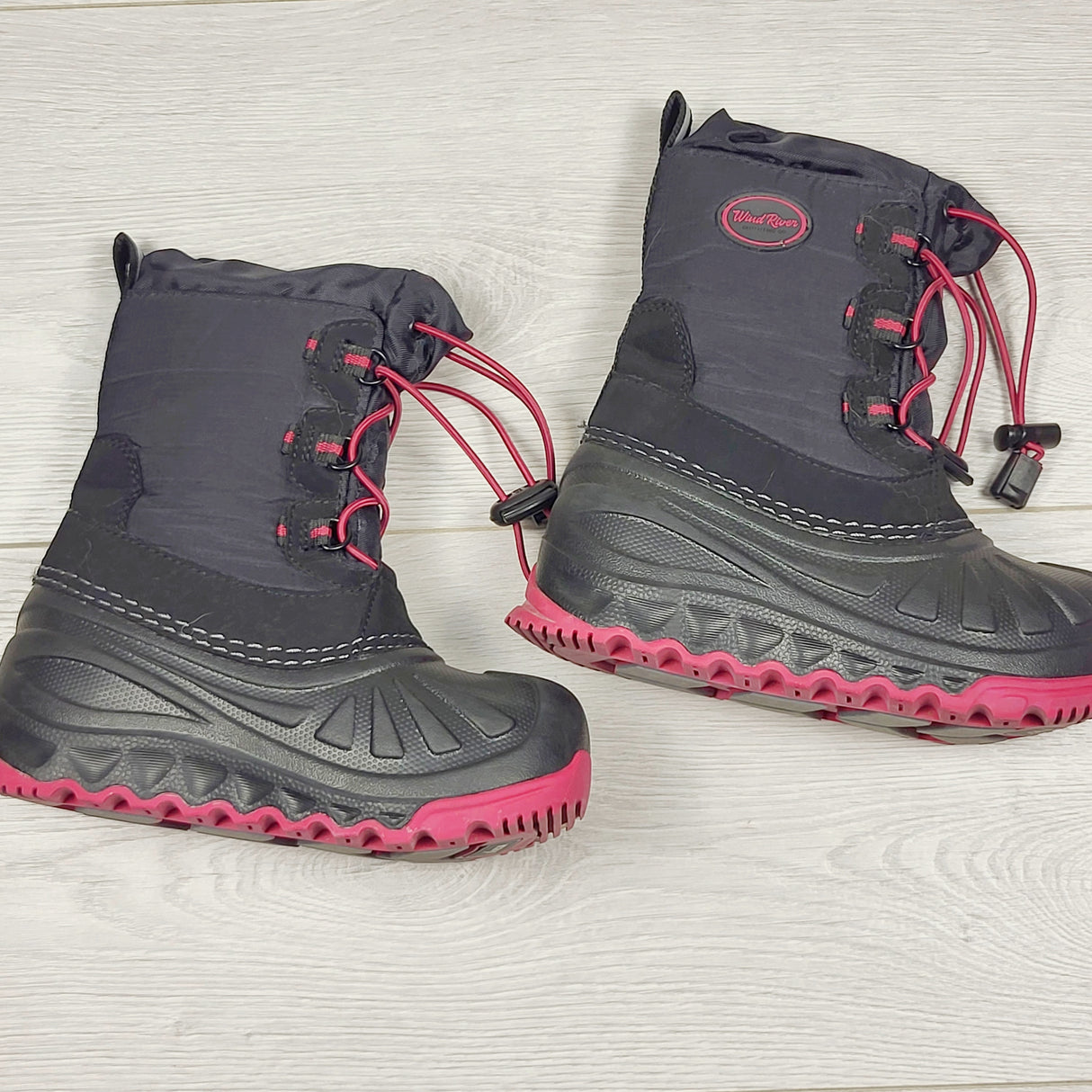 KIJA3 - WindRiver black and pink snow boots. Size 10