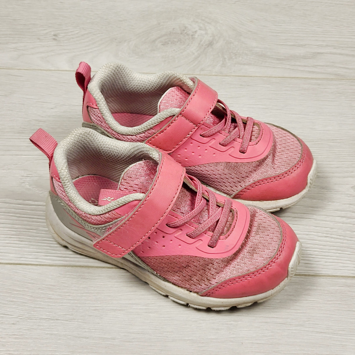 KIJA3 - Reebok pink running shoes. Size 9