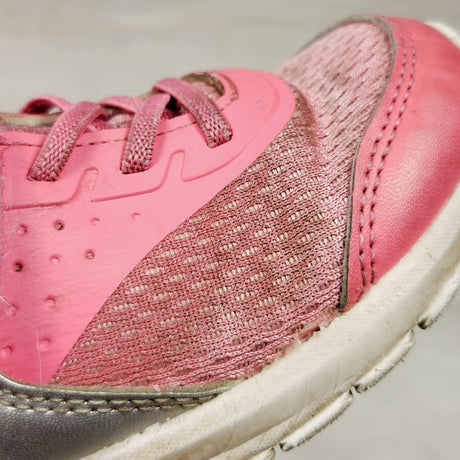 KIJA3 - Reebok pink running shoes. Size 9
