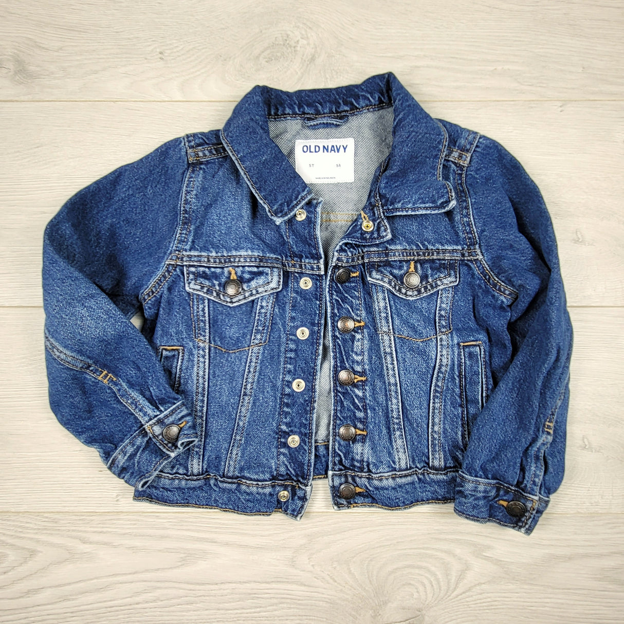 KIJA4 - Old Navy jean jacket with snap buttons. Size 5T