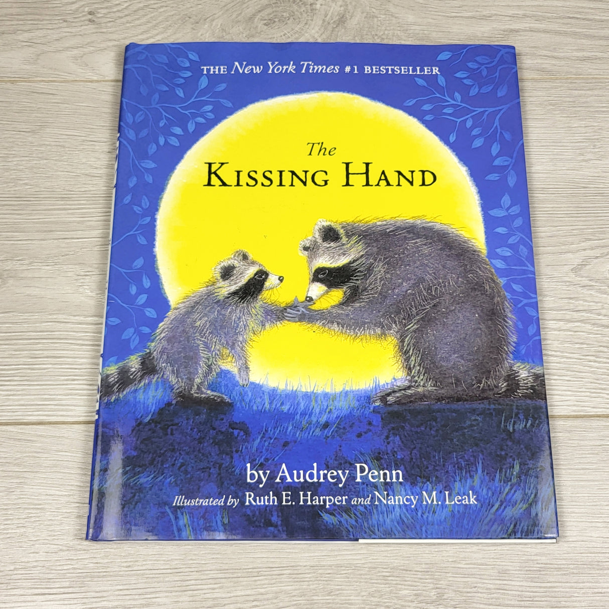 JEST1 - The Kissing Hand. Hardcover book