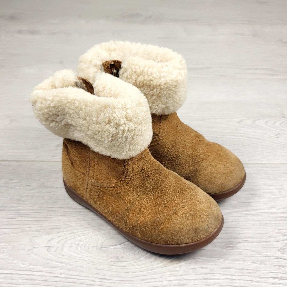 LUGE2 - Ugg tank "Jorie" boots. Size 9