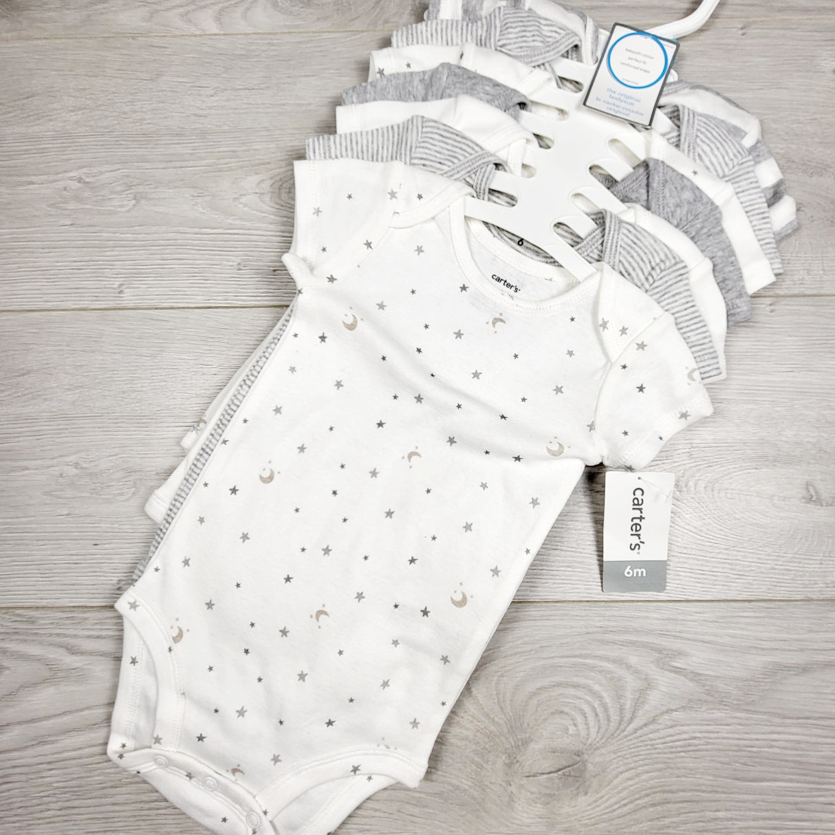 KAMG5 - NEW - Carters 7pc gender neutral bodysuit set. Size 6 months