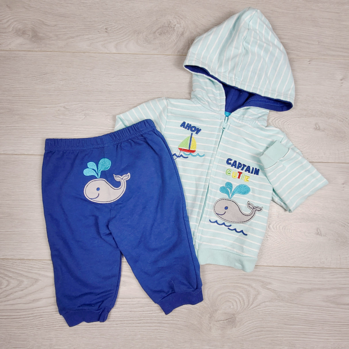 KAMG55 - Buster Brown's 2pc hoodie set with whales. Size 6-9 months