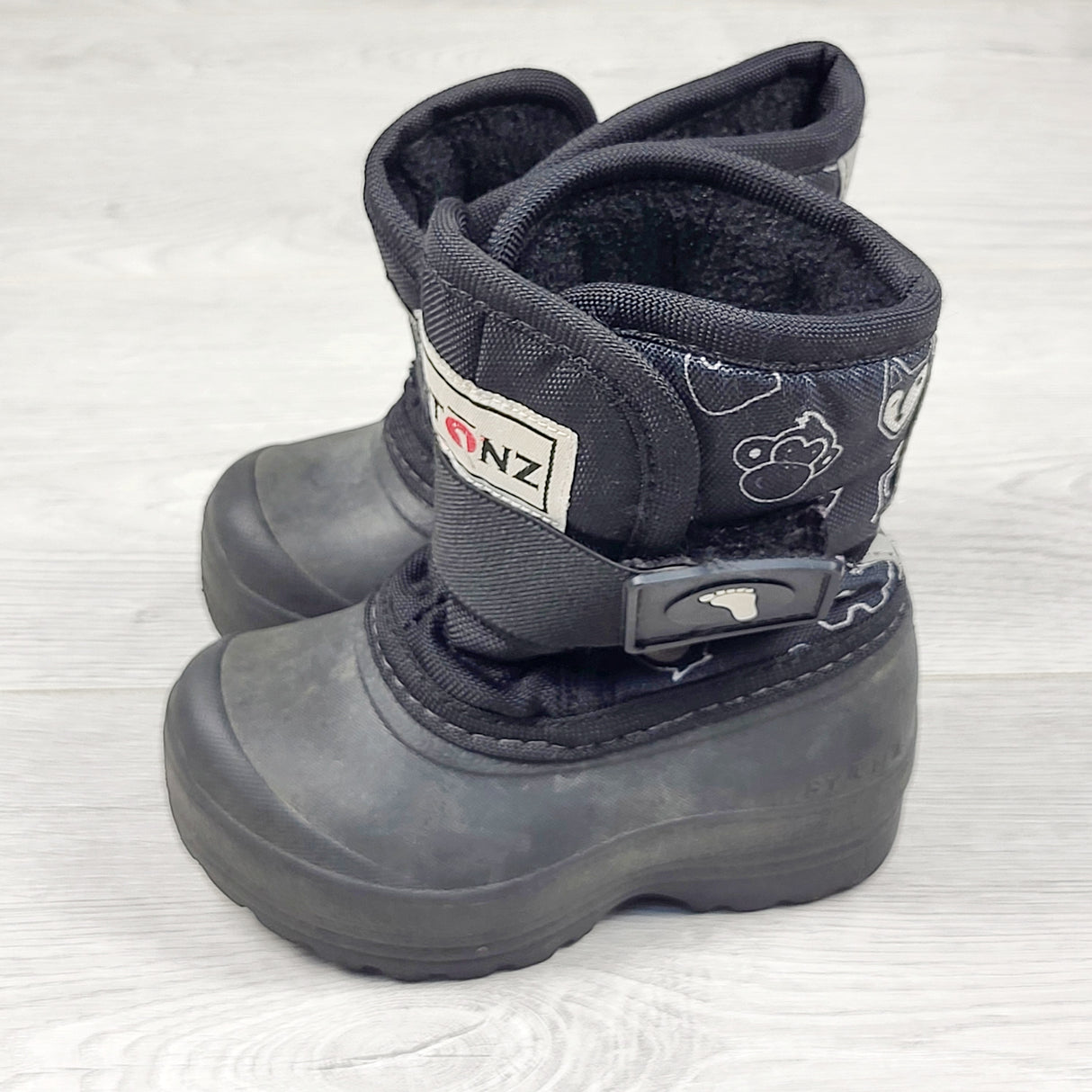 CHLL2 - Stonz black fleece lined snow boots. Size 5 🍁