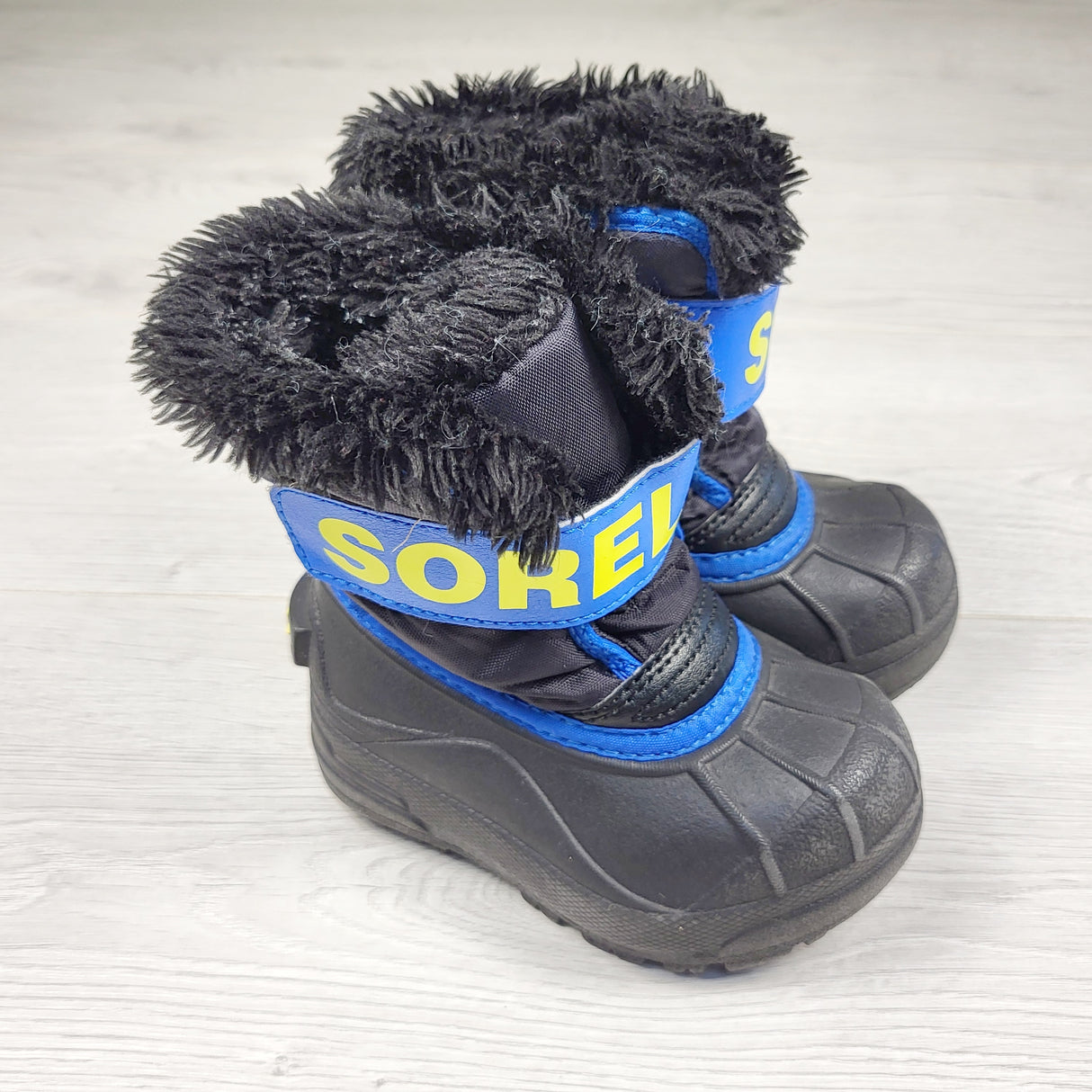CHLL2 - Sorel snow boots. Size 6