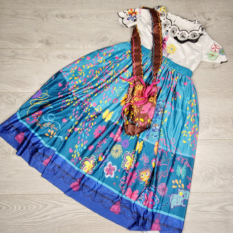 HWIL1 - Encanto 2pc Mirabel costume. Size 8