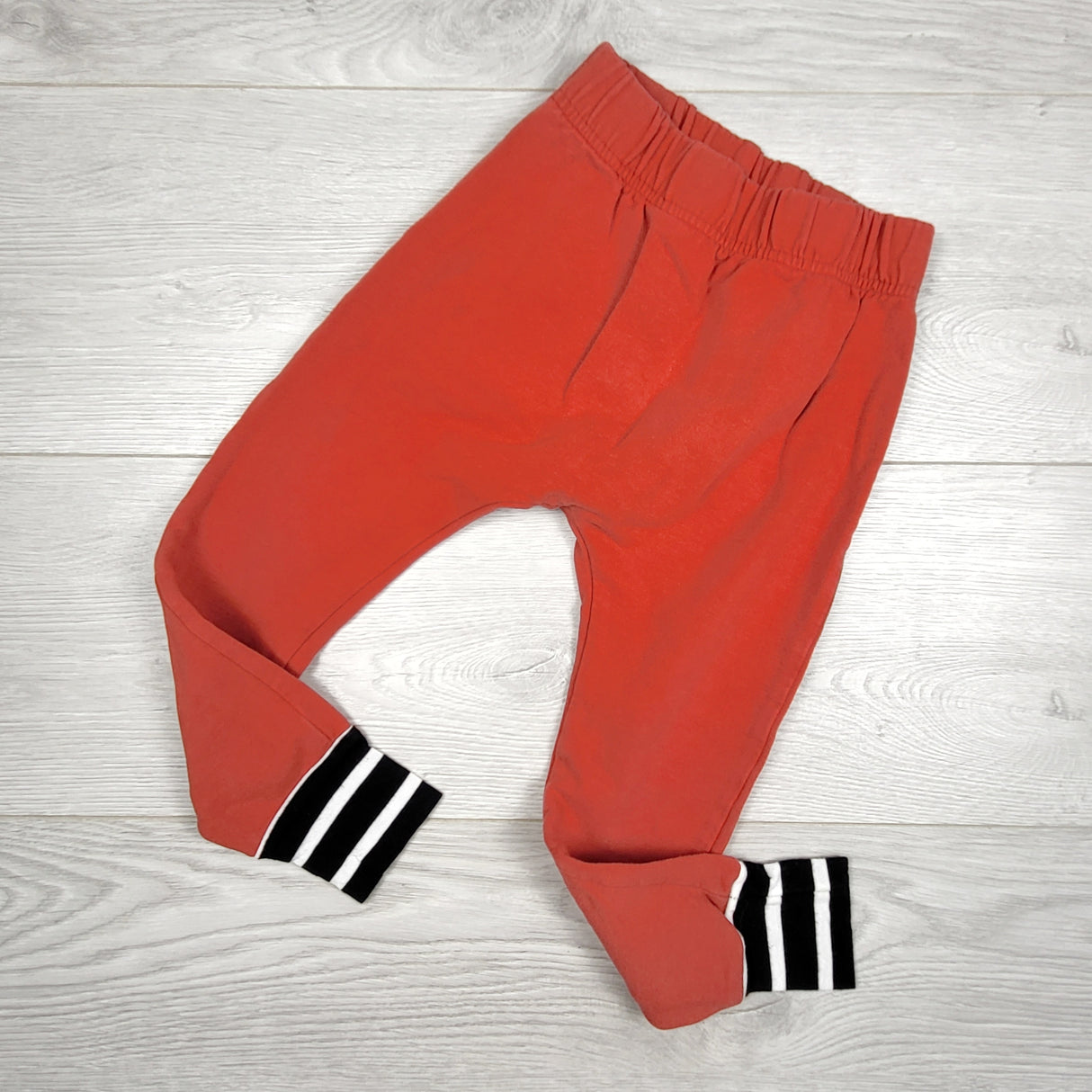 HWIL1 - Whistle and Flute red joggers. Size 3/4T 🍁
