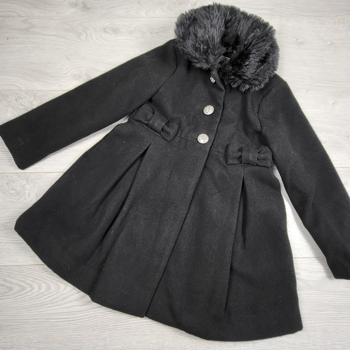 HWIL1 - Tailored by Rothschild wool coat with removable faux fur collar. Size 5T