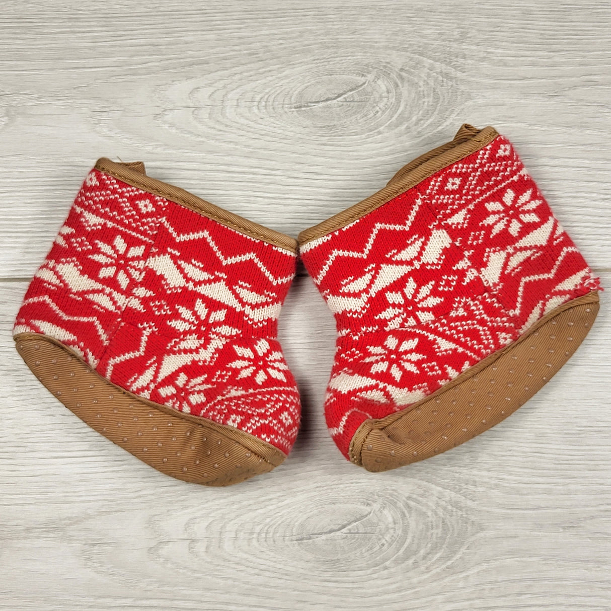 KARE2 - Old Navy red patterned sherpa lined knit booties. Size 18-24 months