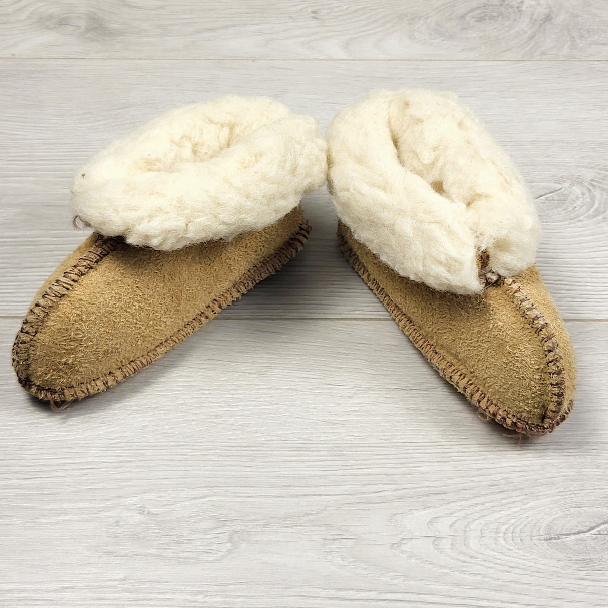 KARE2 - Handmade sheepskin slippers with shearling lining. Approx size 5 (toddler)