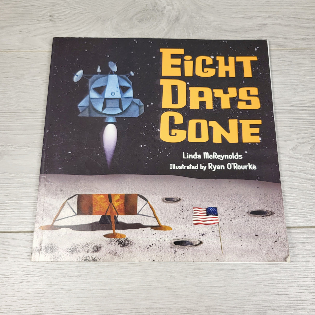 KHEN1 - Eight Days Gone. Soft cover book