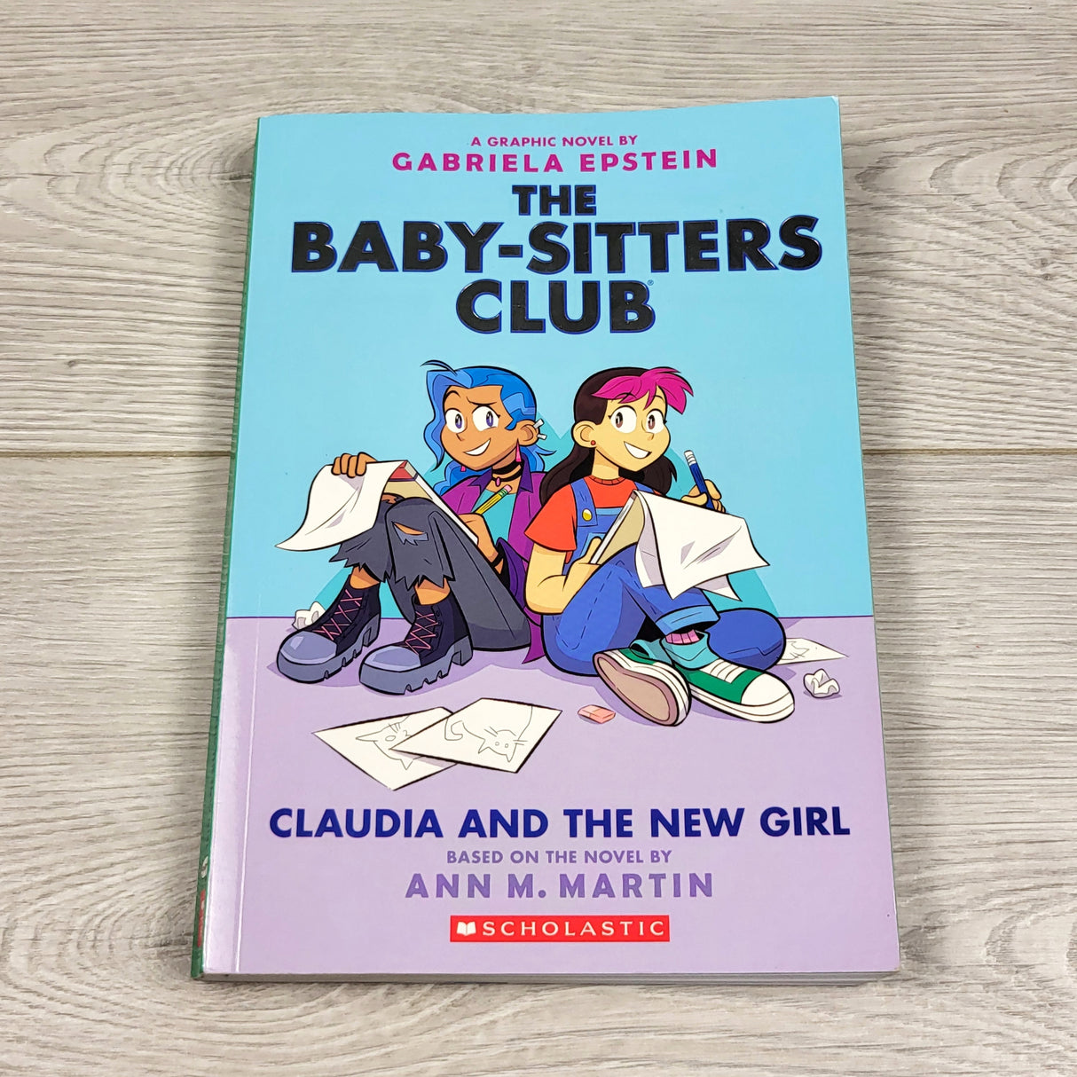 ZPXT5 - The Baby Sitters Club: Claudia and the New Girl. Soft cover graphic novel