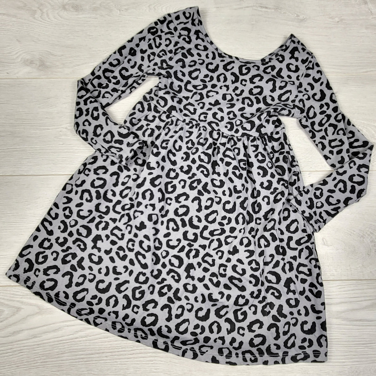 LMAC1 - Old Navy grey leopard print dress. Size 6/7