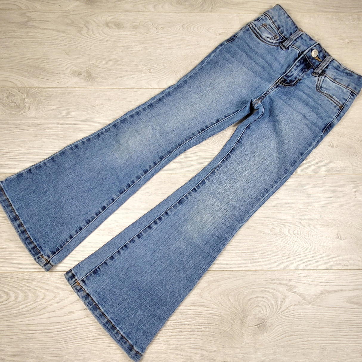 LMAC1 - Celebrity Pink flare jeans. Approx size 6/7