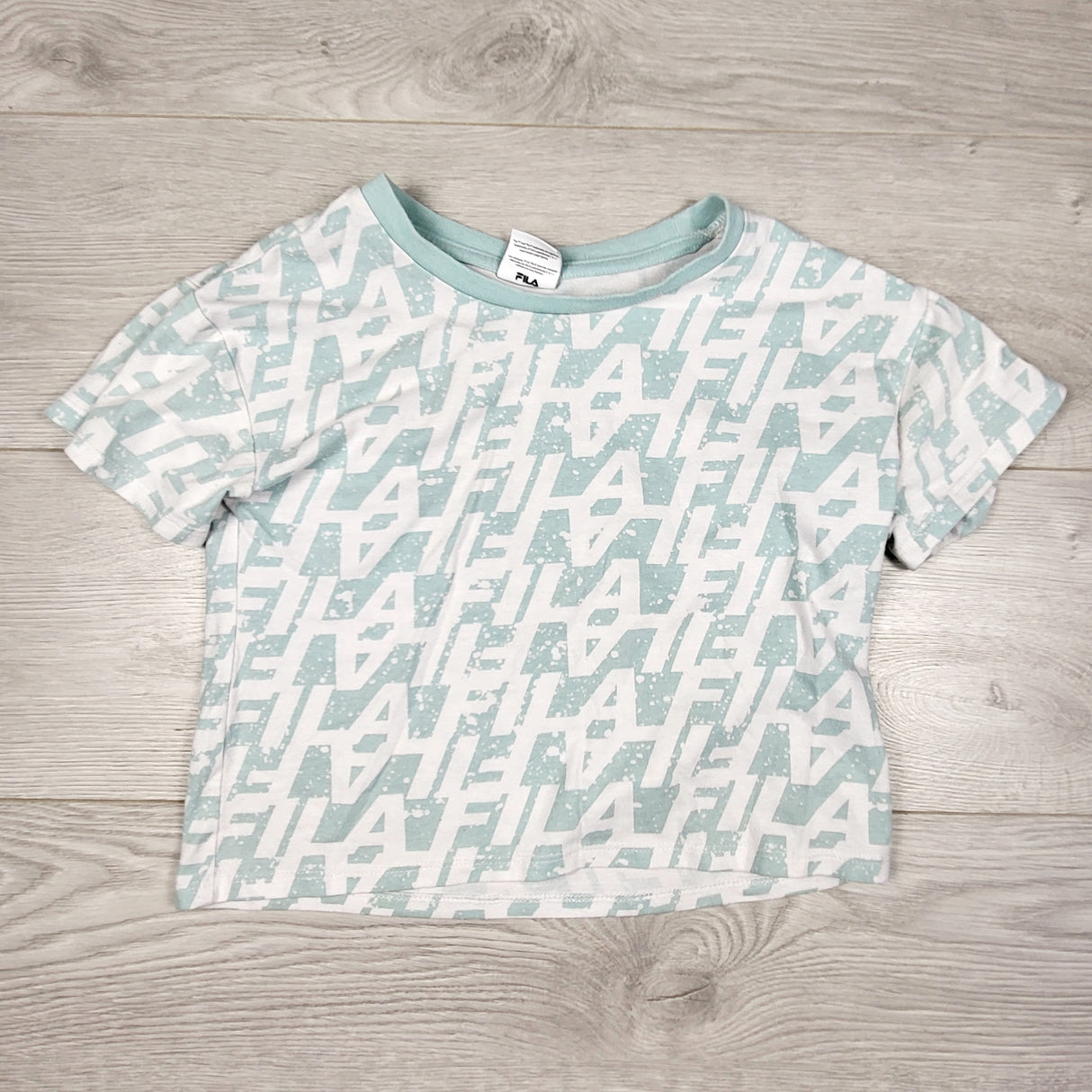 LMAC1 - Fila cropped logo t-shirt. Size 7/8